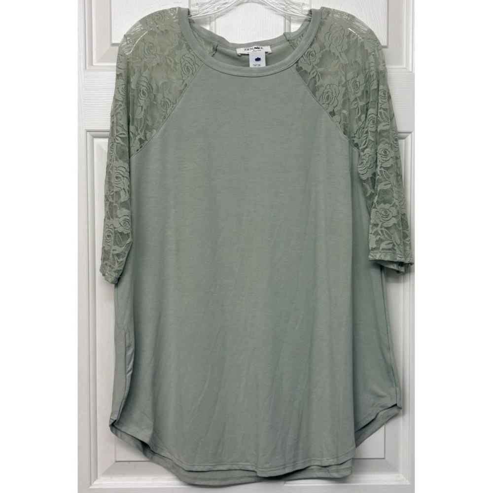 Zenana Size XL Light Sage Green 3/4 Lace Sleeve Top NWT Curved Hem Tunic Blouse